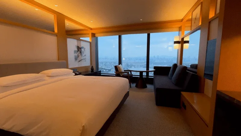 Twin beds and city skyline view in a Grand Hyatt Seoul hotel room with floor-to-ceiling windows